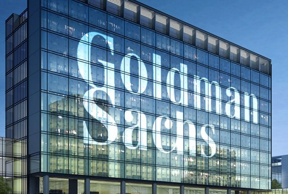 Goldman Sachs waarschuwt: olieprijs stijgt door spanningen Hormuz.