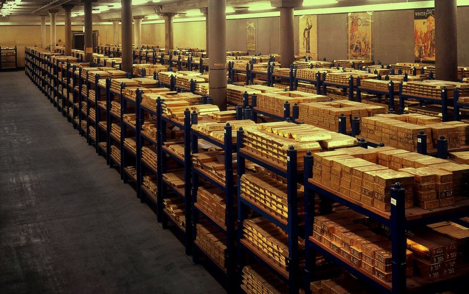 Centrale banken stapelen goudreserves verder op en ondersteunen recordprijs.