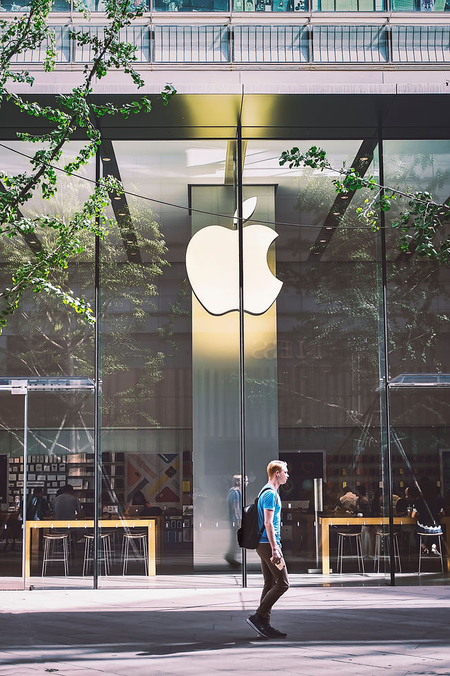 Apple-logo op een glazen winkelgevel in Beijing, archiefbeeld